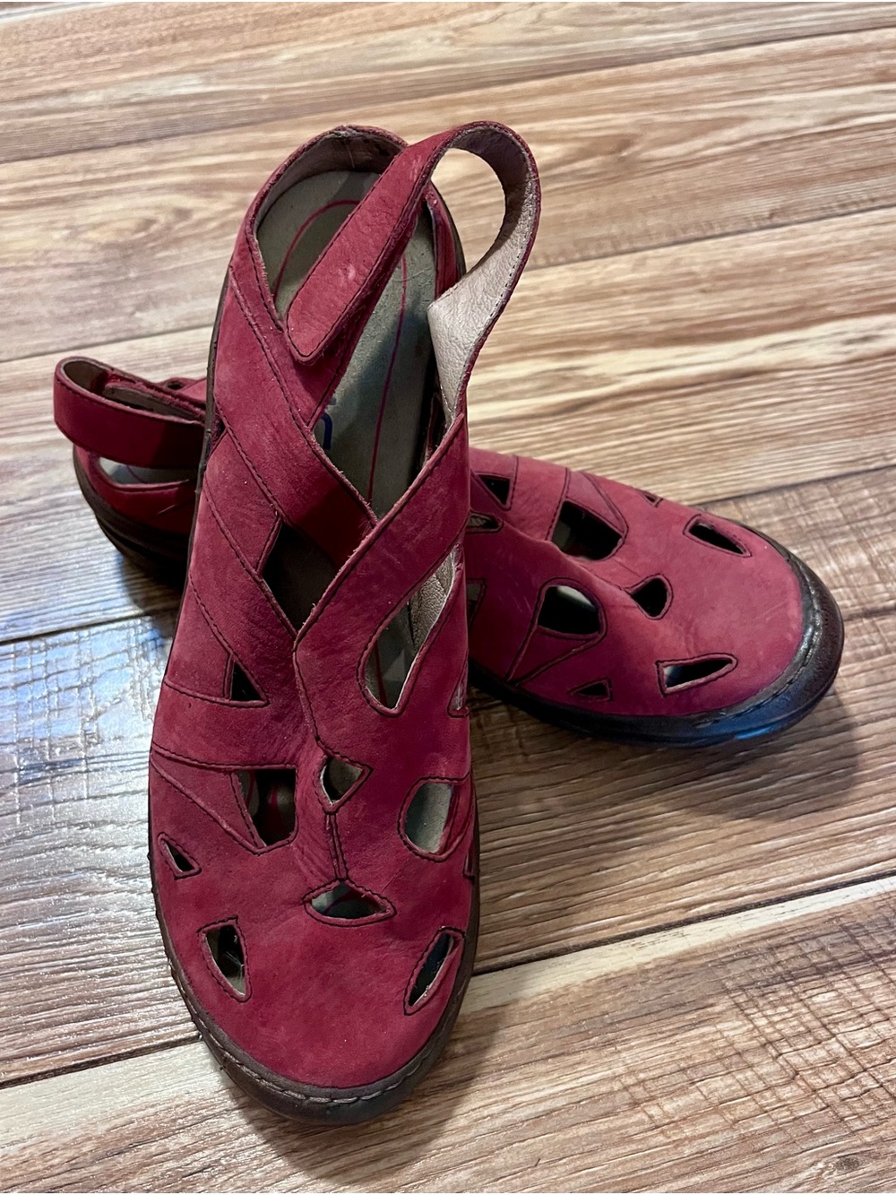 Women’s Bionica Red Suede Cutout Comfort Sandals